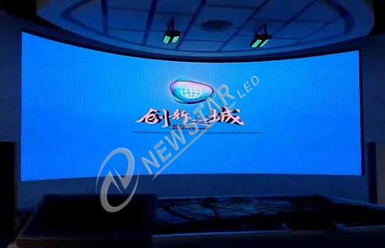 실내 5 밀리미터는 곡선 디스플레이  3을 1가지 Smd3528 선명한 이미지와 비디오 효과에서 이끌었습니다